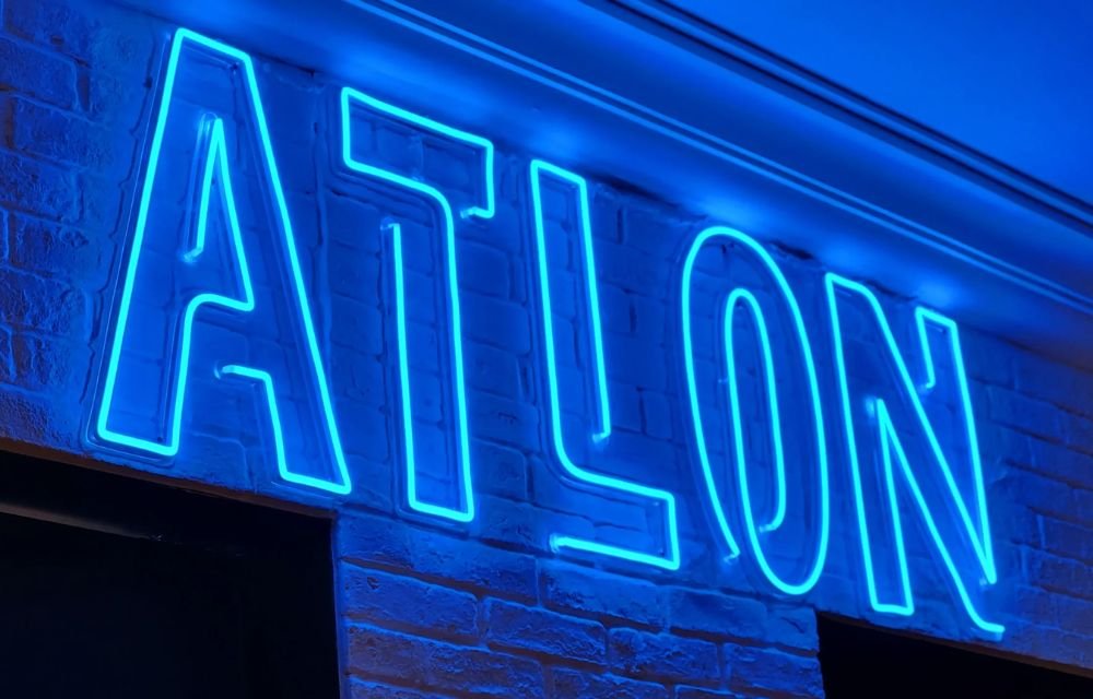 How Can You Choose Between Traditional Neon and LED Neon Signs?