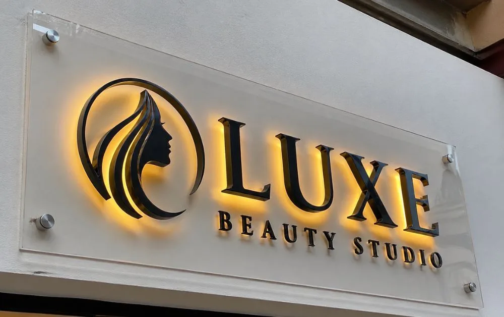 How to Attract Clients with Effective Outdoor Signage