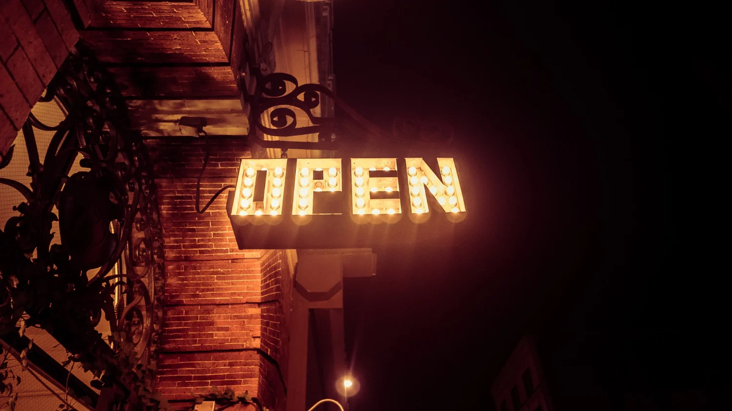 The Role of an LED Neon Sign Company in Enhancing Your Brand Image: A Complete Guide for Dubai Businesses